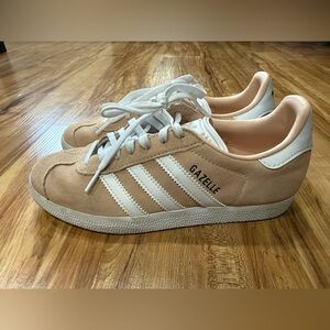 Adidas Women’s Gazelle, Dusty pink in size 5.5